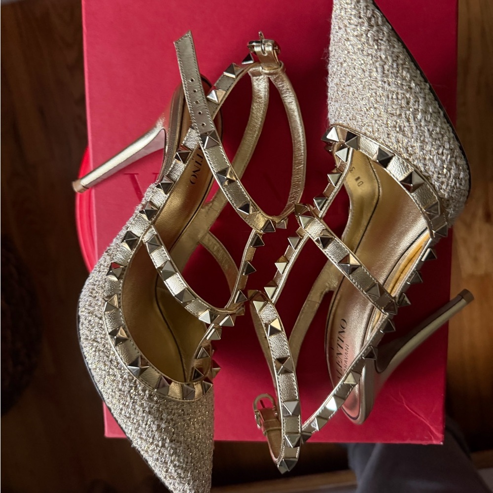 Valentino Garavani Gold and Cream Studded Heels - Picture 2 of 8
